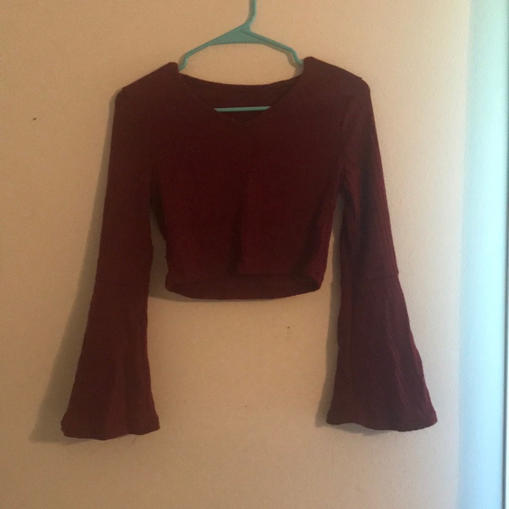 Crop top w/ flare sleeves